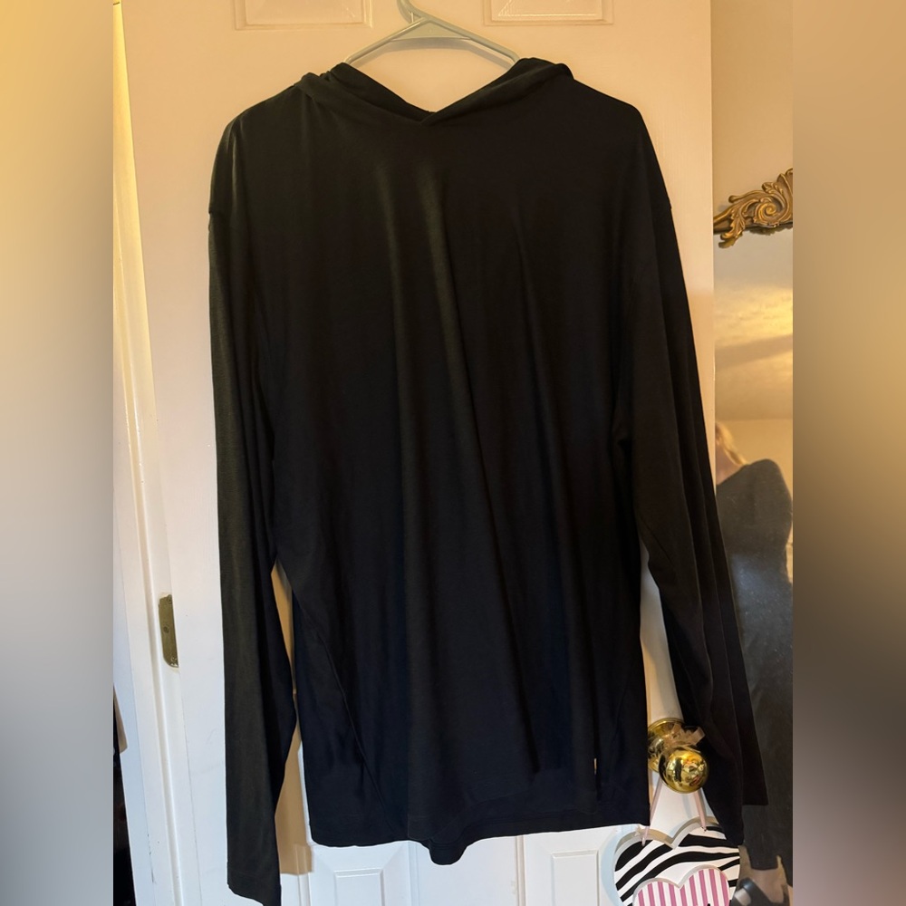 Vuori Men’s Long Sleeve Hooded Shirt See Measurements